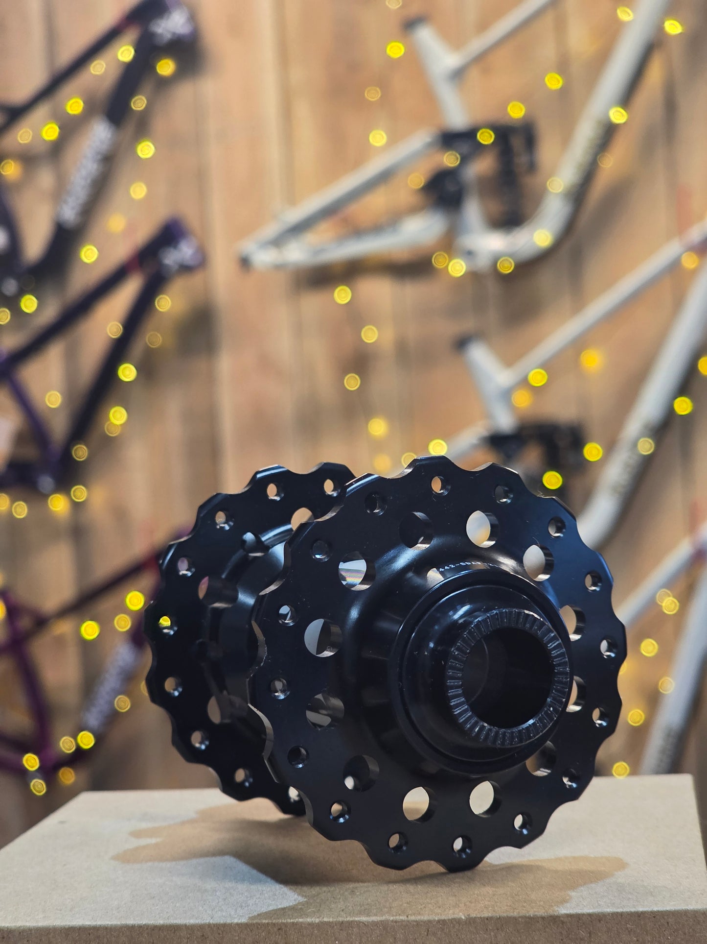 UFO 2.0 32h 15mm Boost Front Hub - Black